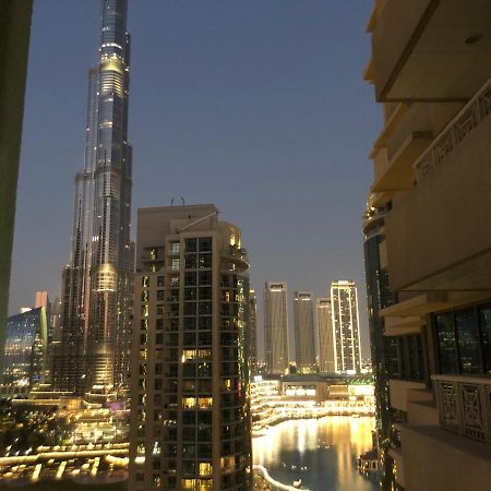 Downtown Boulevard One Bedroom Apt In 29 Blvd غرفة وصالة Burj & Fountain View Master Bedroom Plus 2 Single Beds In Living Room Dubai Bagian luar foto
