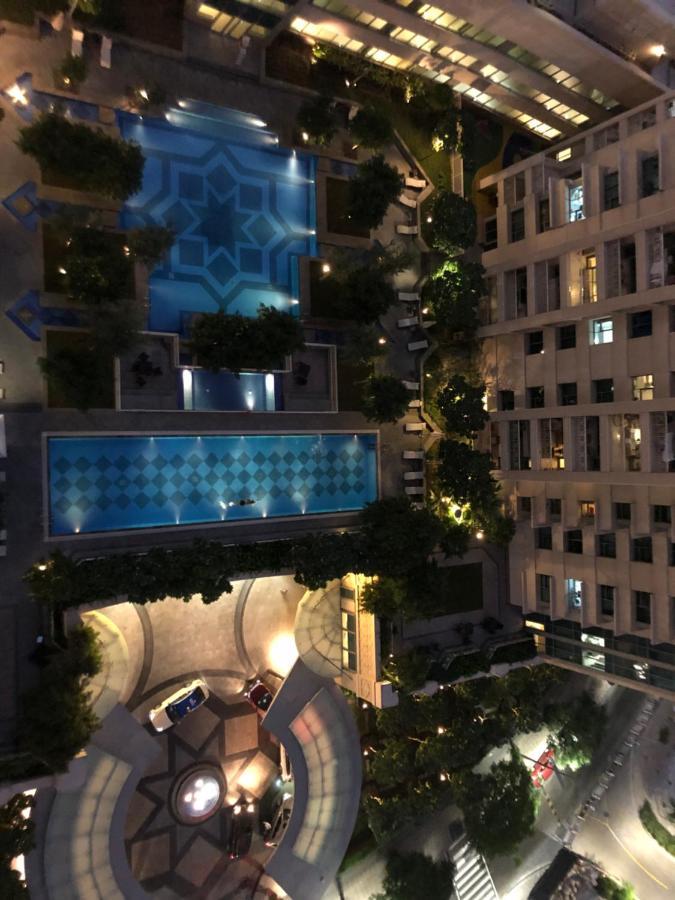 Downtown Boulevard One Bedroom Apt In 29 Blvd غرفة وصالة Burj & Fountain View Master Bedroom Plus 2 Single Beds In Living Room Dubai Bagian luar foto