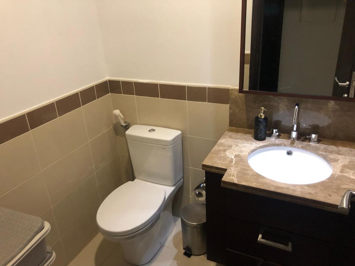 Downtown Boulevard One Bedroom Apt In 29 Blvd غرفة وصالة Burj & Fountain View Master Bedroom Plus 2 Single Beds In Living Room Dubai Bagian luar foto